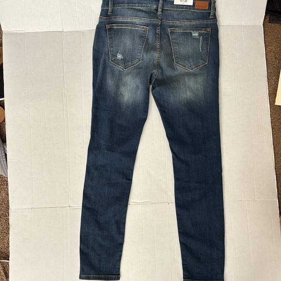 Judy Blue size 11 with patches behind distressingNWT - Picture 6 of 10